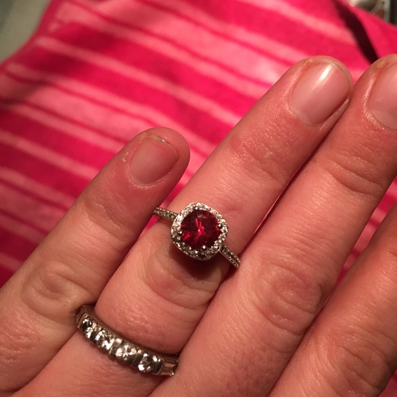 Red ruby ring - Picture 4 of 6